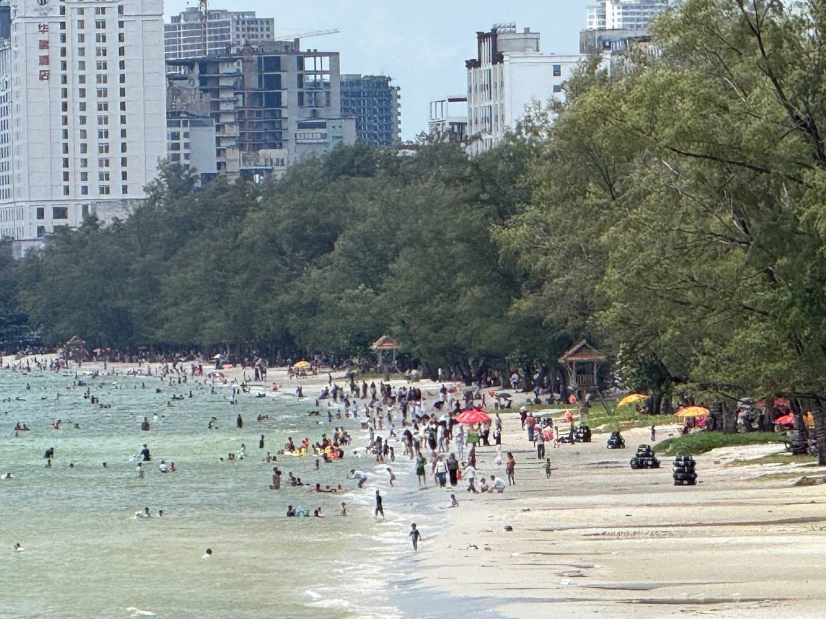 西港亡人节旅游热度高涨 游客涌入带动当地消费