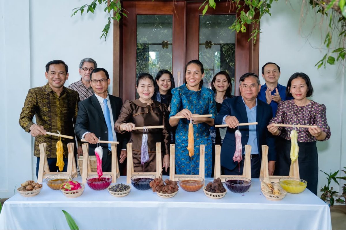 Maybank庆祝妇女与编织项目10周年 举办天然染料展