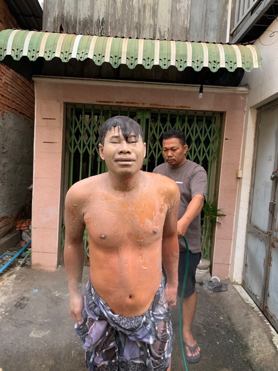 堆谷区发生泼酸伤人案 警方逮捕一名嫌疑人