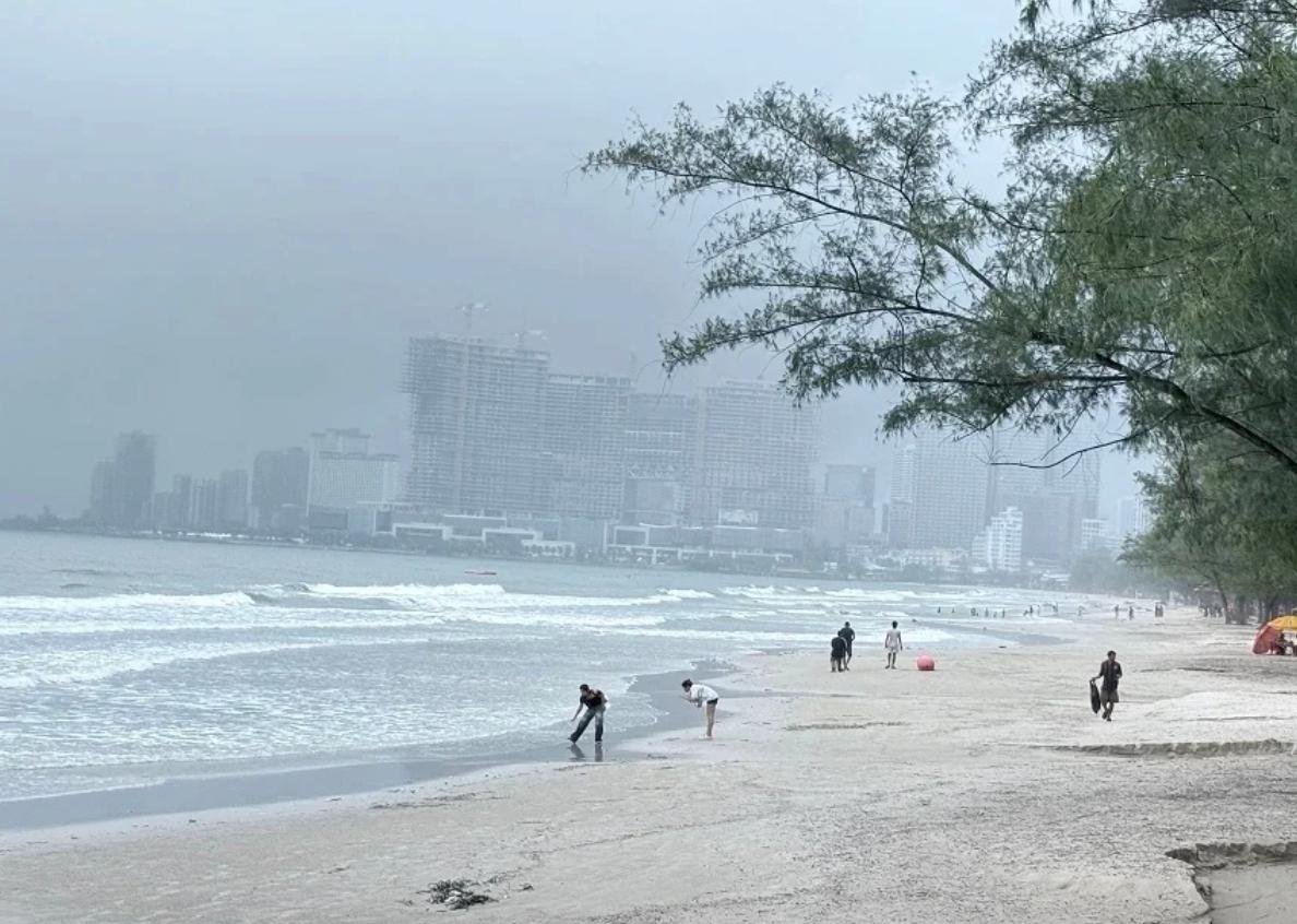 受三台风叠加影响 柬埔寨多地迎强风雨预警