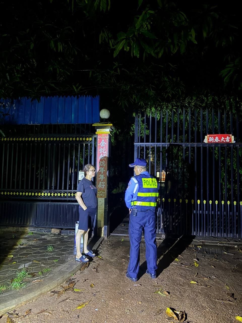 暹粒一外籍司机酒驾冲入水渠 车辆受损无人员伤亡