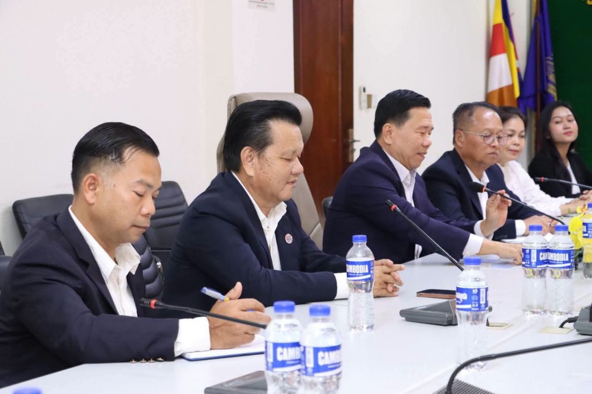 隆边区区长会见柬埔寨邮政局长 推广物流服务