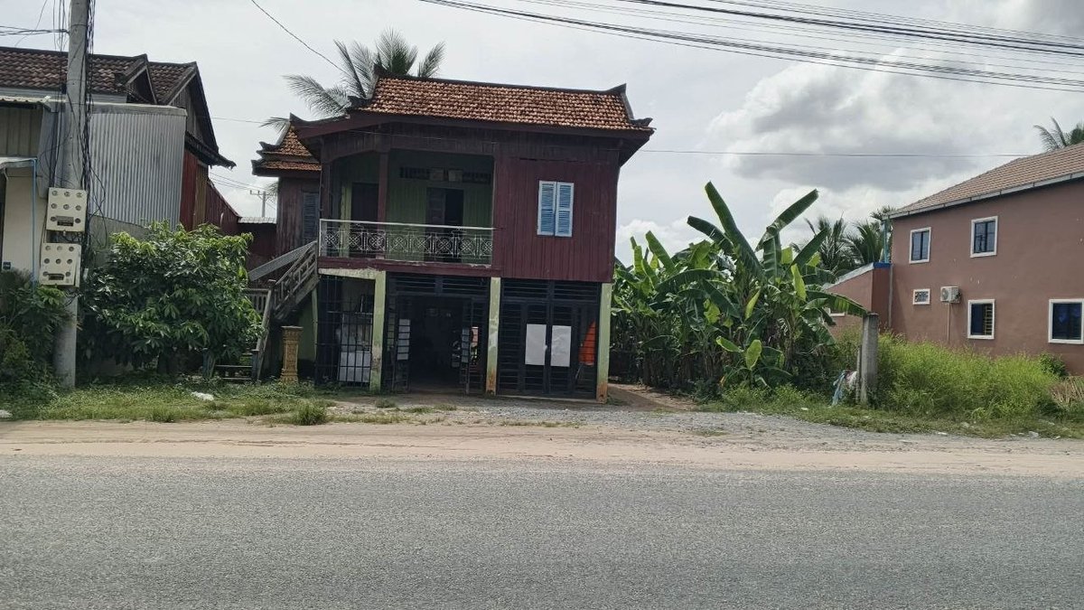 茶胶省巴地县临路地块15×28米出售 前可开店后靠工厂
