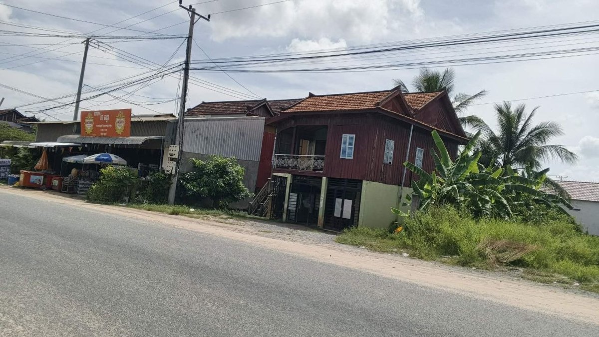 茶胶省巴地县临路地块15×28米出售 前可开店后靠工厂