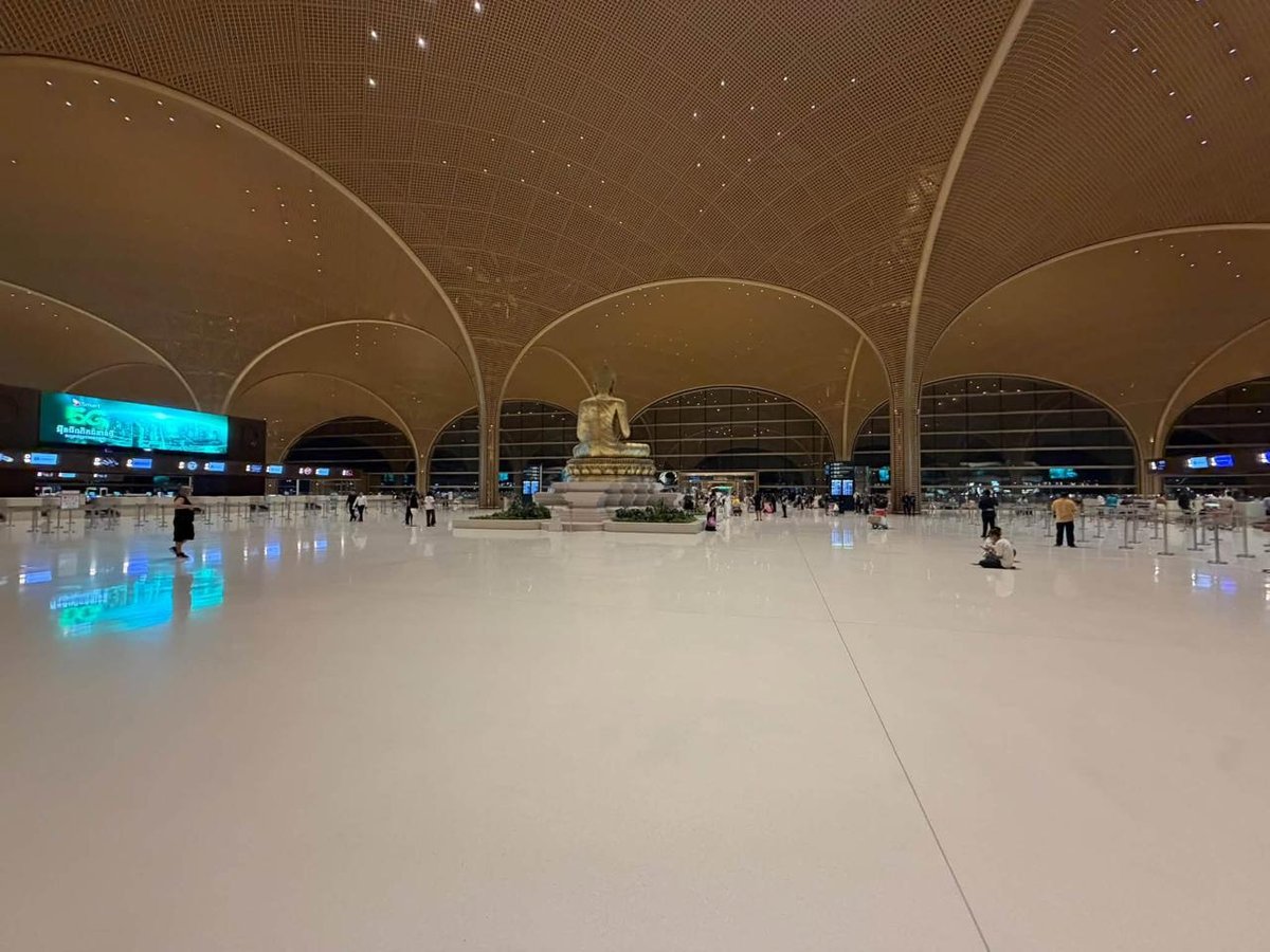 德崇国际机场候机楼现状曝光 设施完备但客流稀少