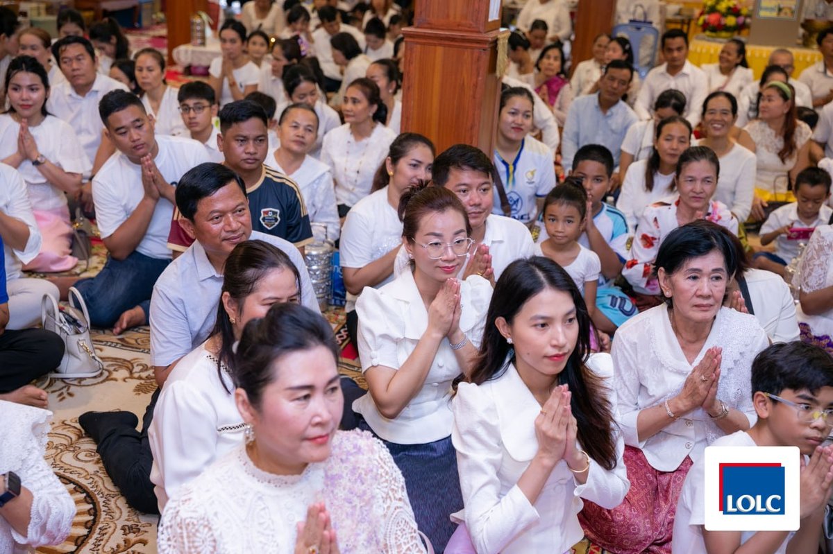 LOLC员工参与金边寺庙布施活动 庆祝亡人节