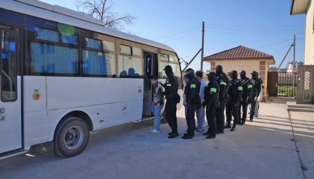 哈萨克斯坦驱逐13名涉案中国公民 涉跨国电诈
