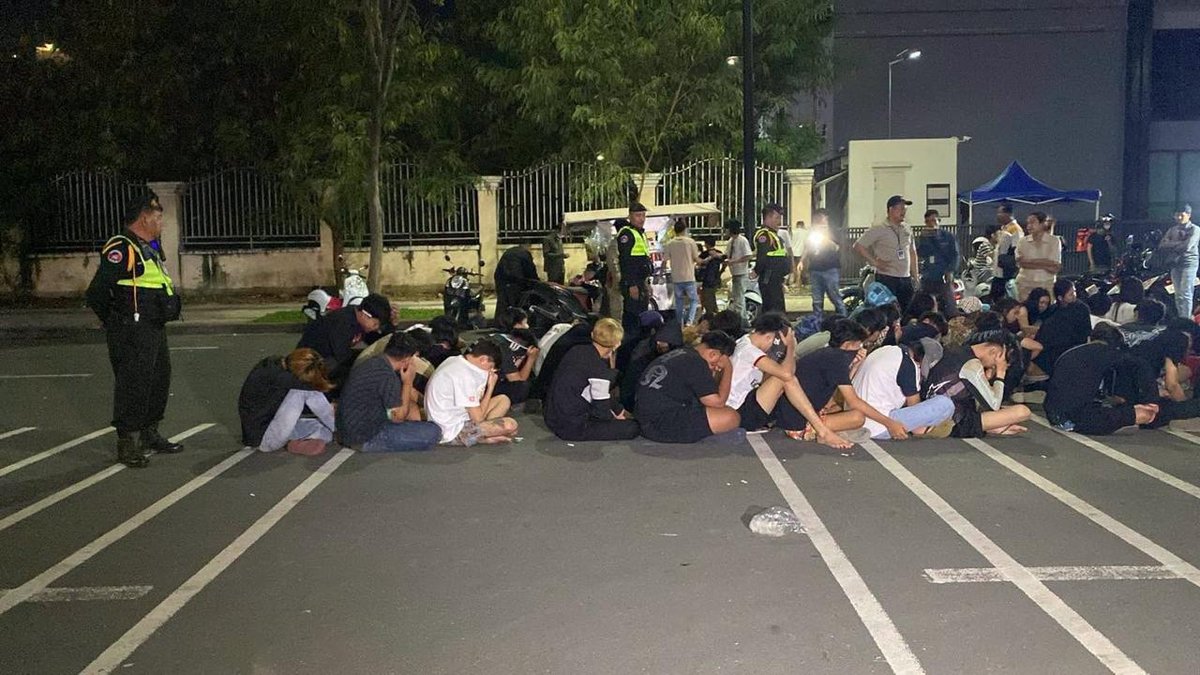 金边宪兵突击万谷湖 抓捕百余名飙车党并查扣车辆
