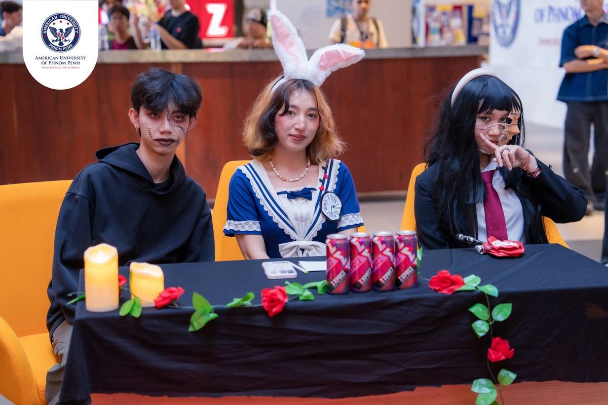 金边美国大学万圣节夜 学生密室逃脱人棋登场