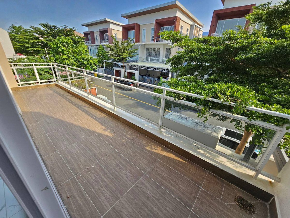 水净华6A公路奥凯德小区双拼别墅出租 月租$1000