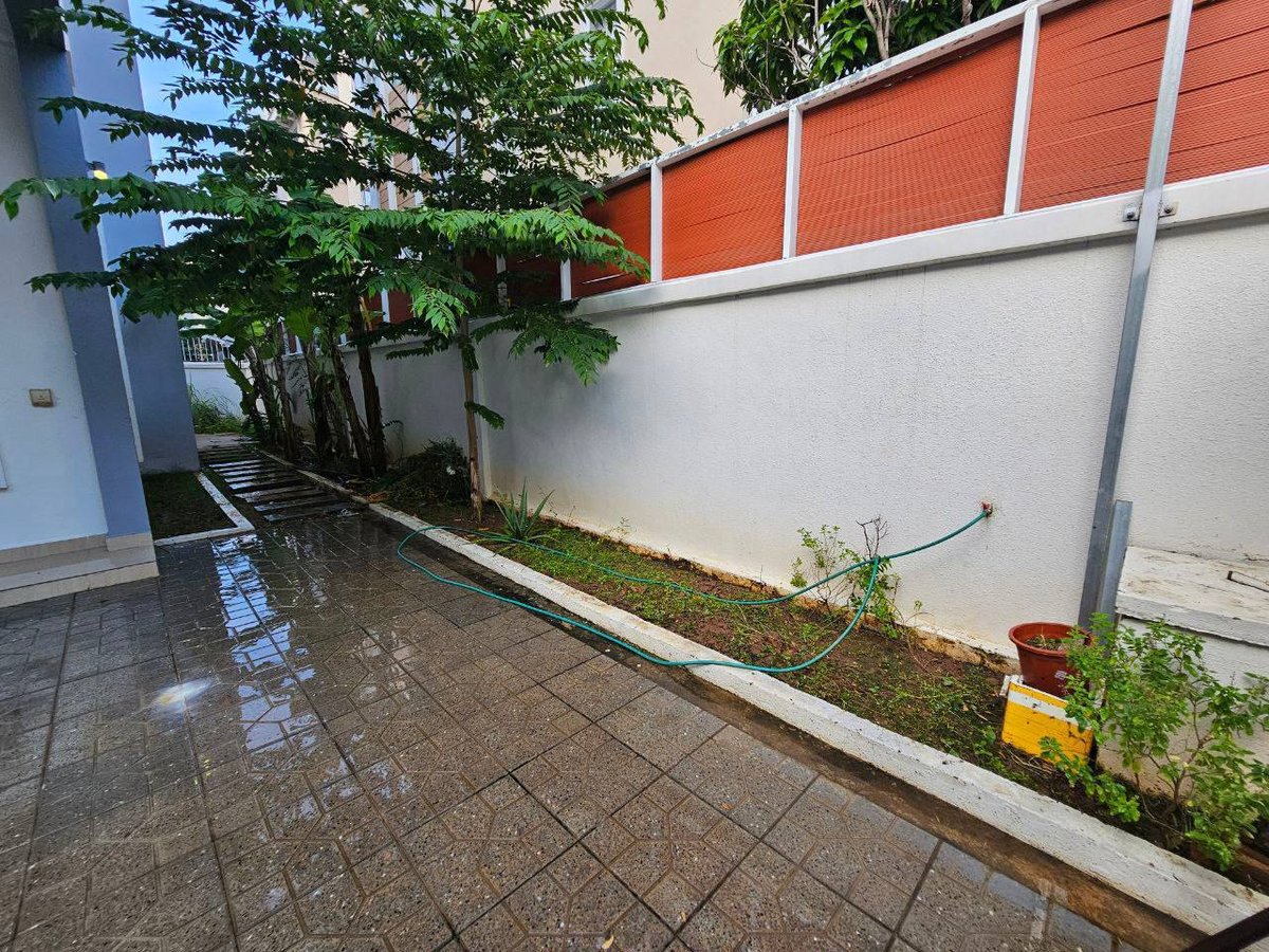 水净华6A公路奥凯德小区双拼别墅出租 月租$1000
