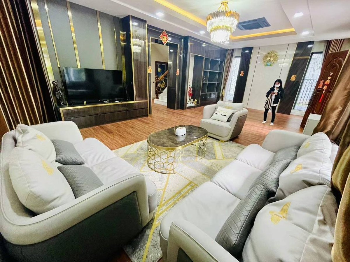 一号路炳发集团小区茉莉别墅出租 月租$3500