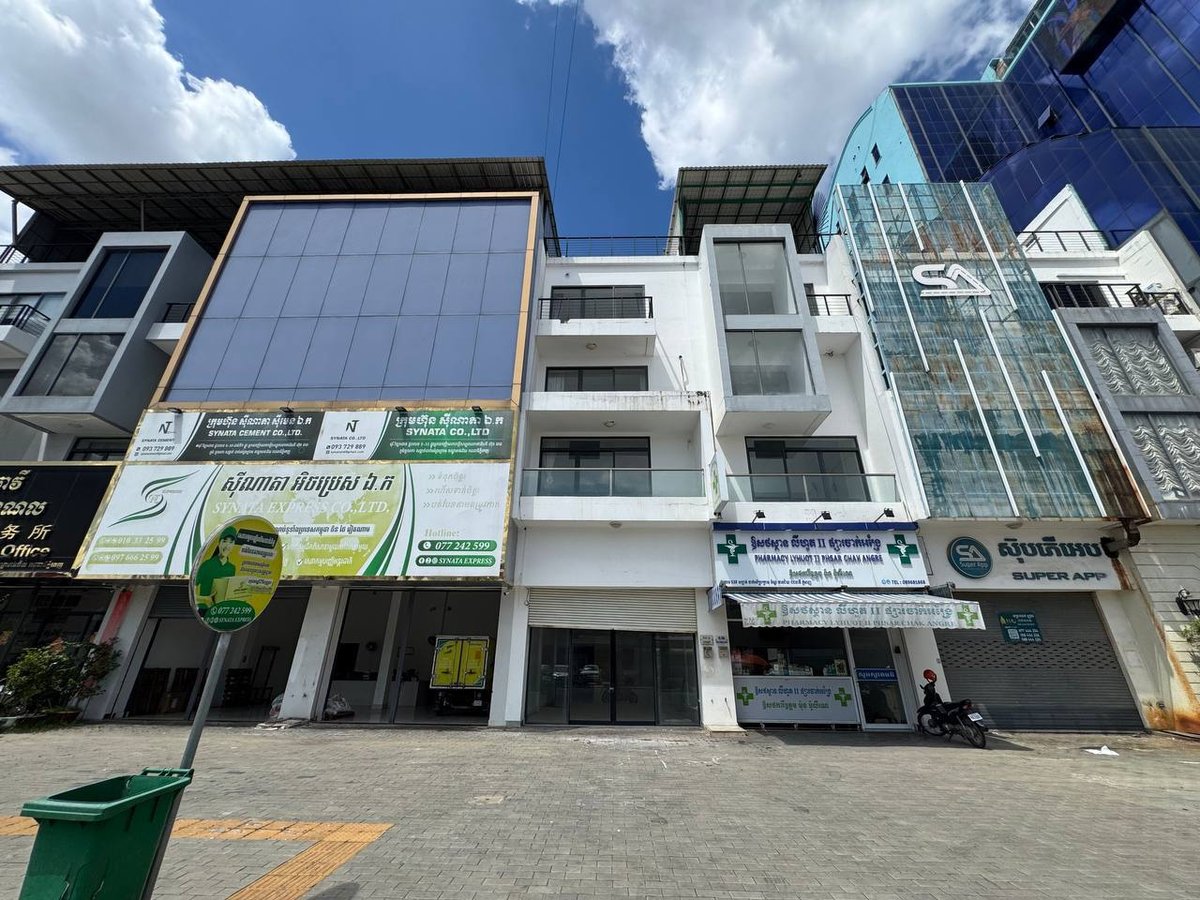 永旺3附近Villa Town小区店铺出租 月租$900
