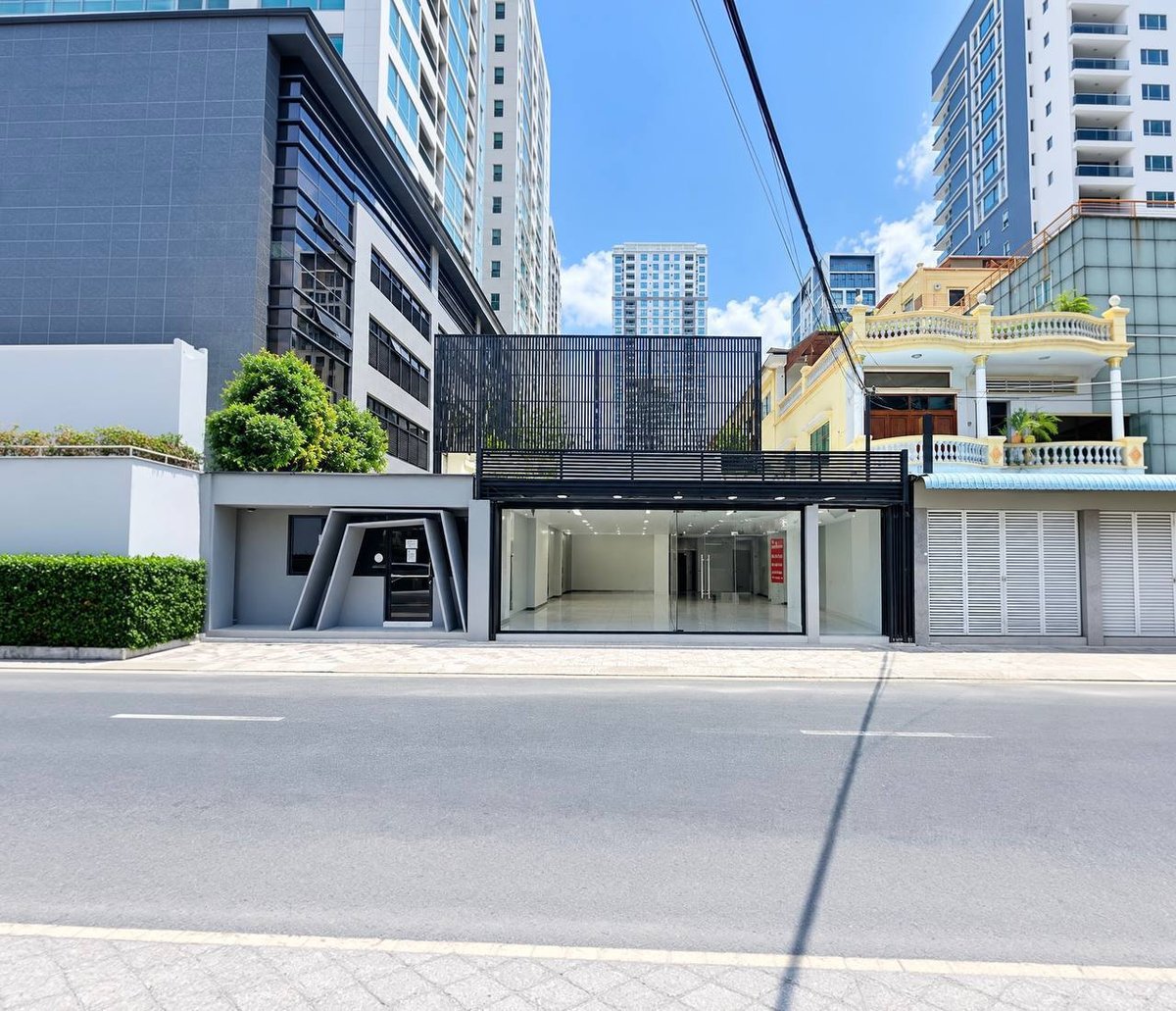 BKK区域大型店面招租,土地面积17米x30米,建筑面积17