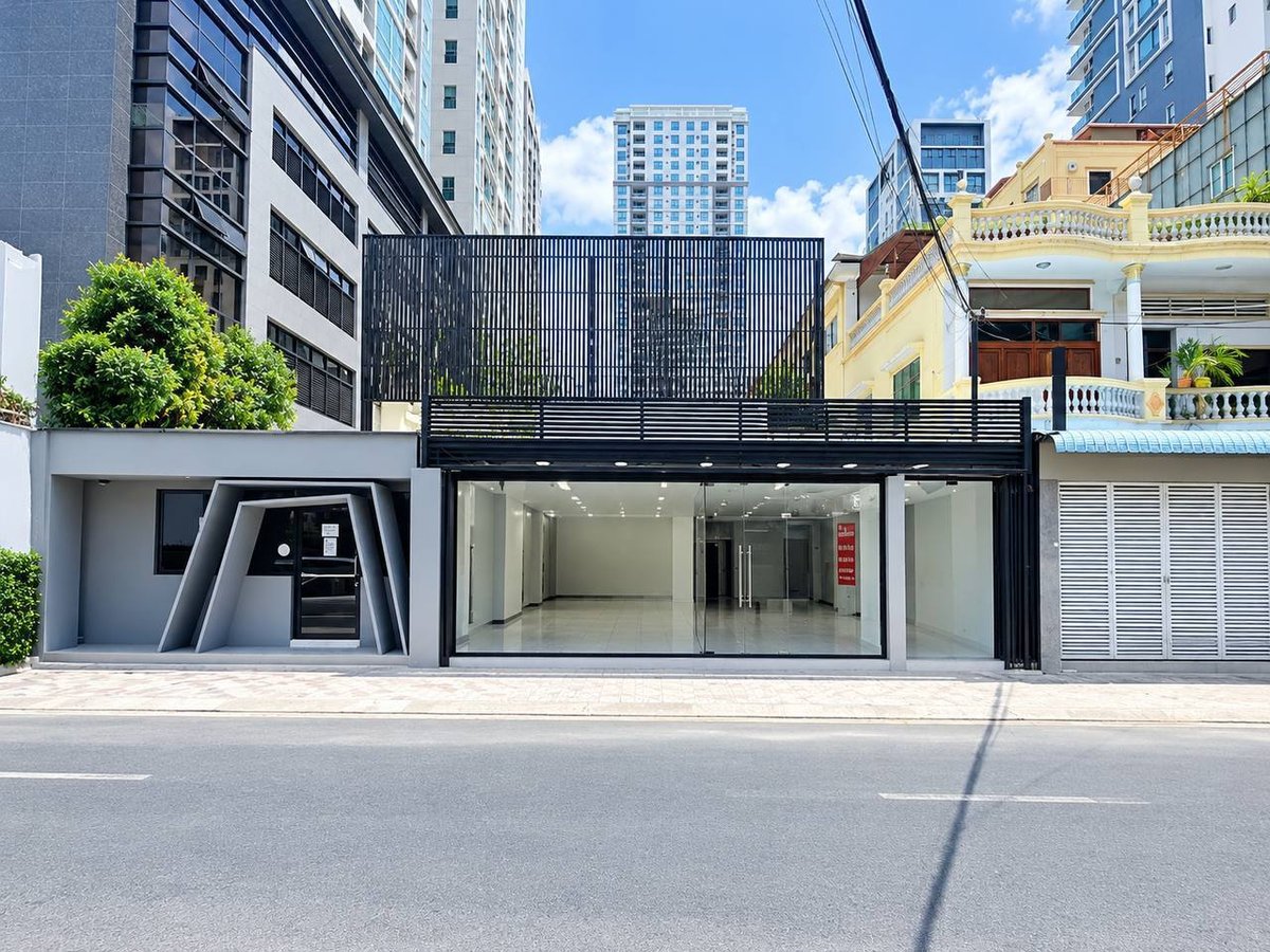 BKK区域大型店面招租,土地面积17米x30米,建筑面积17