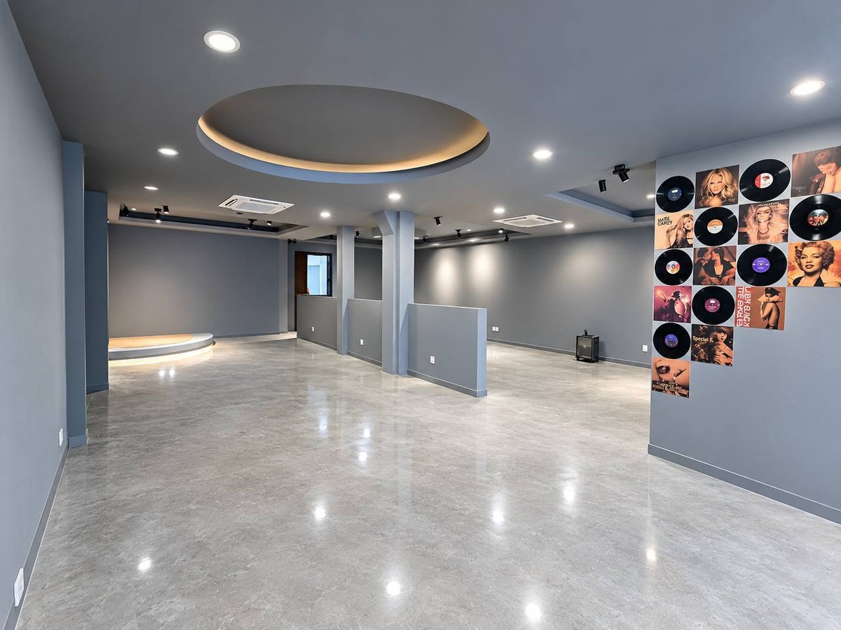 BKK区域大型店面招租,土地面积17米x30米,建筑面积17