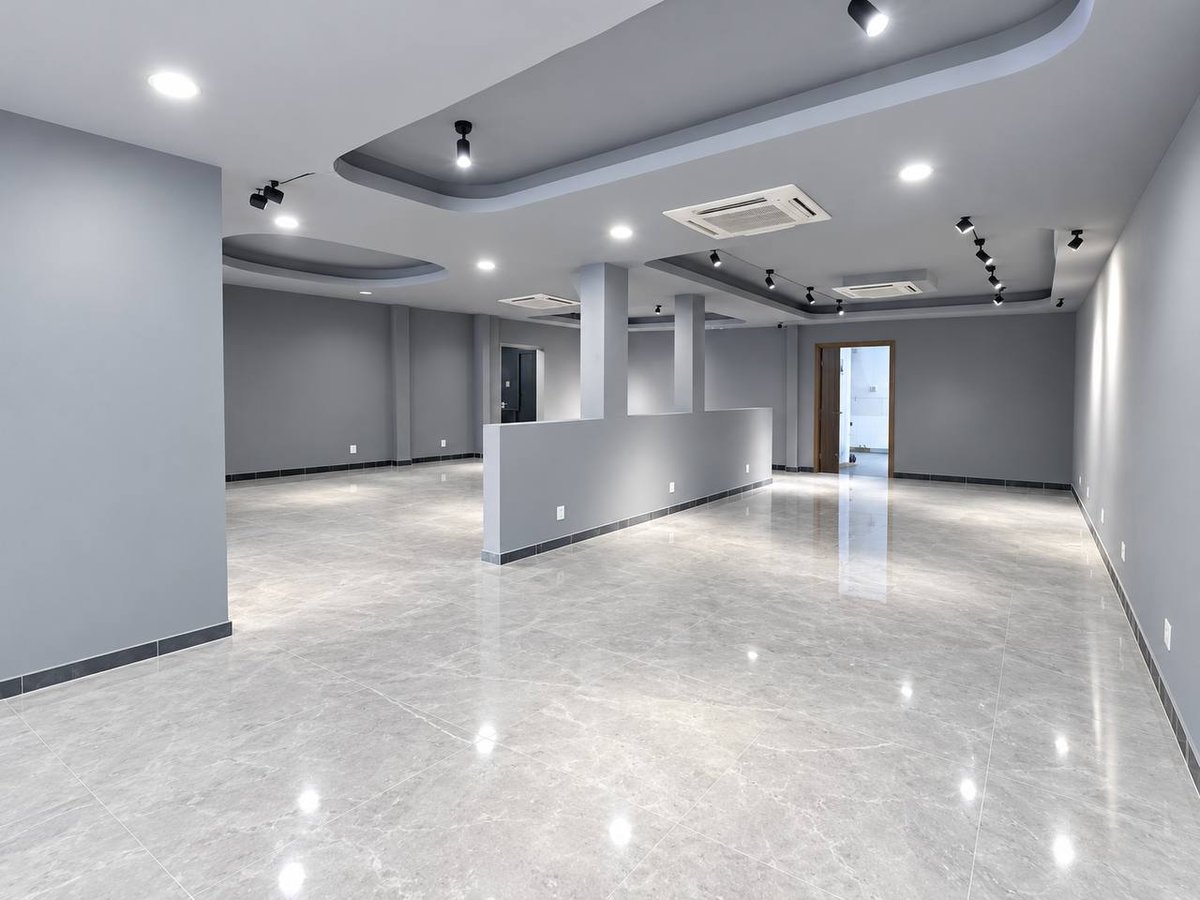 BKK区域大型店面招租,土地面积17米x30米,建筑面积17