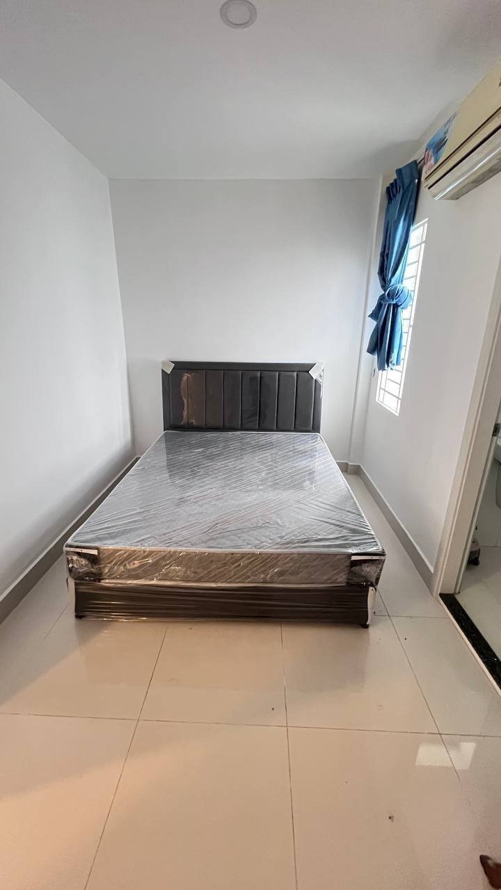 一号路炳发集团联排别墅招租 月租$1100 7房8卫