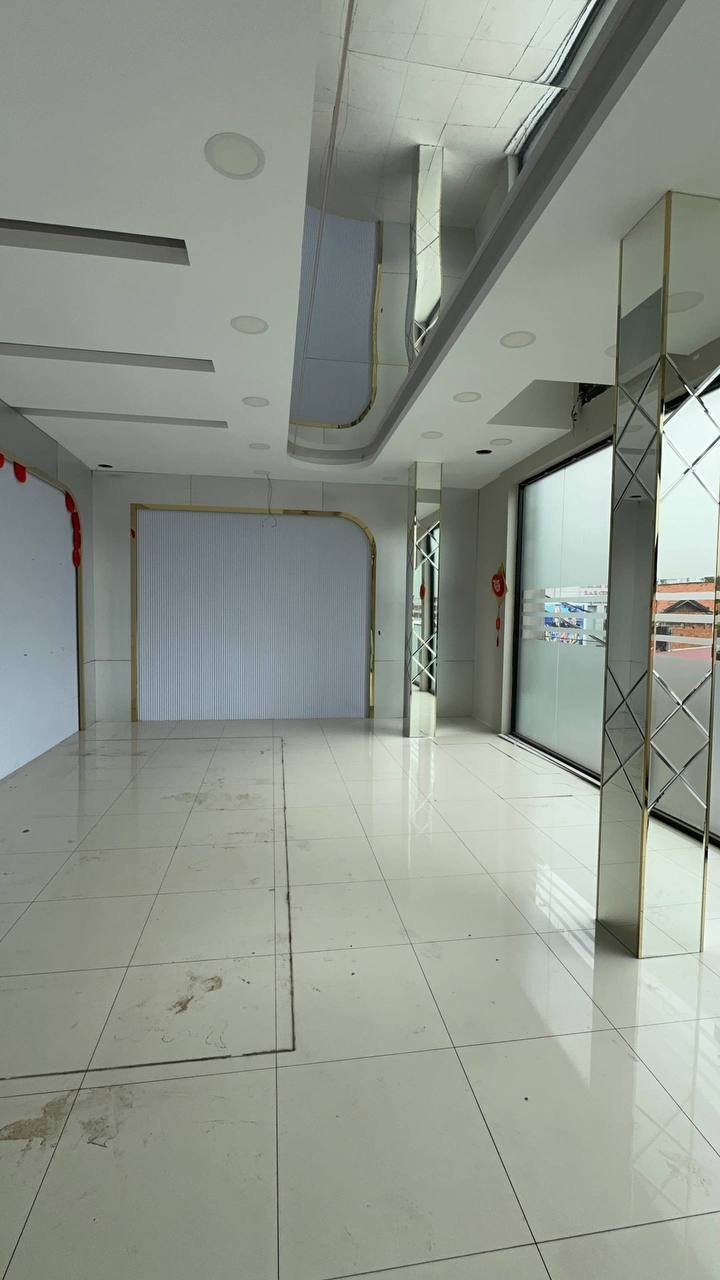 毛泽东大道优质转角店面招租,土地面积4x27米,建筑面积4x