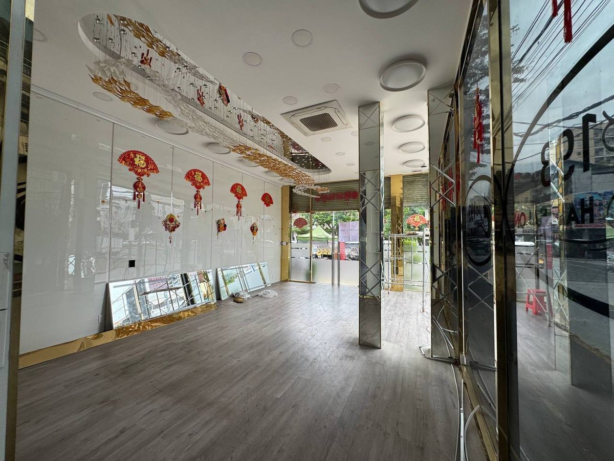 毛泽东大道优质转角店面招租,土地面积4x27米,建筑面积4x