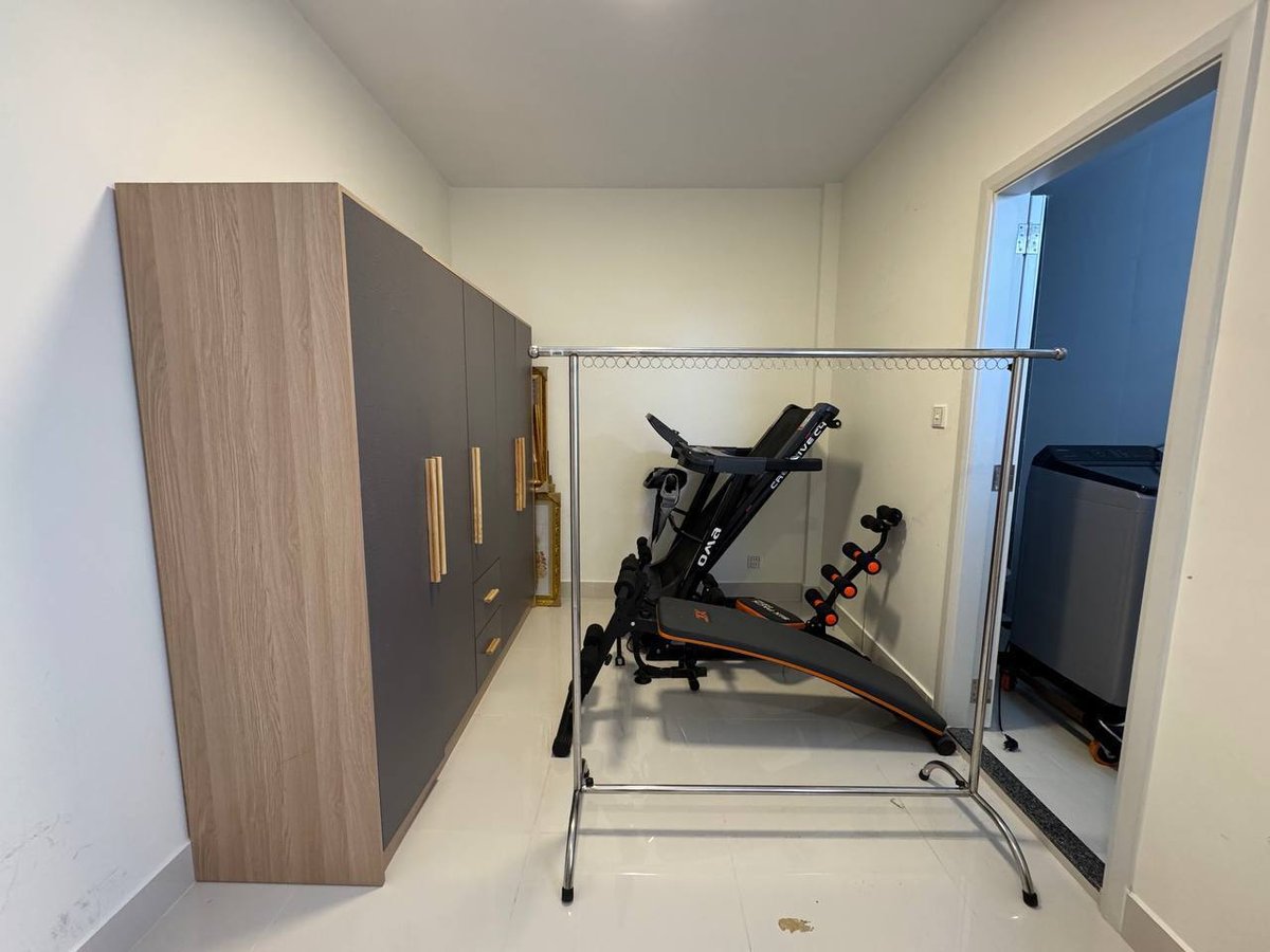 一号路炳发城小区放出一套LV系列联排别墅,月租900美元