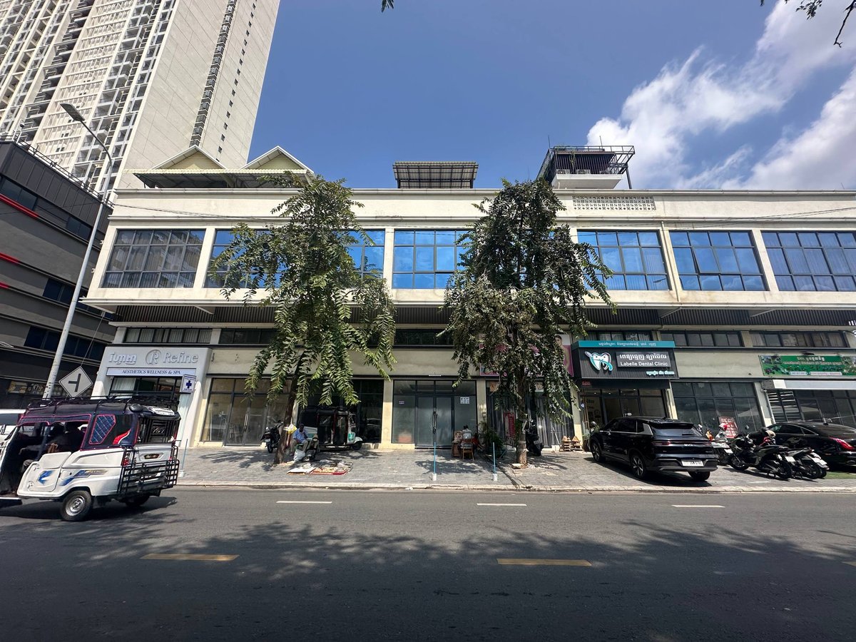 西素瓦大道店铺出租 3房4卫 $1400可谈 建面4.5×1