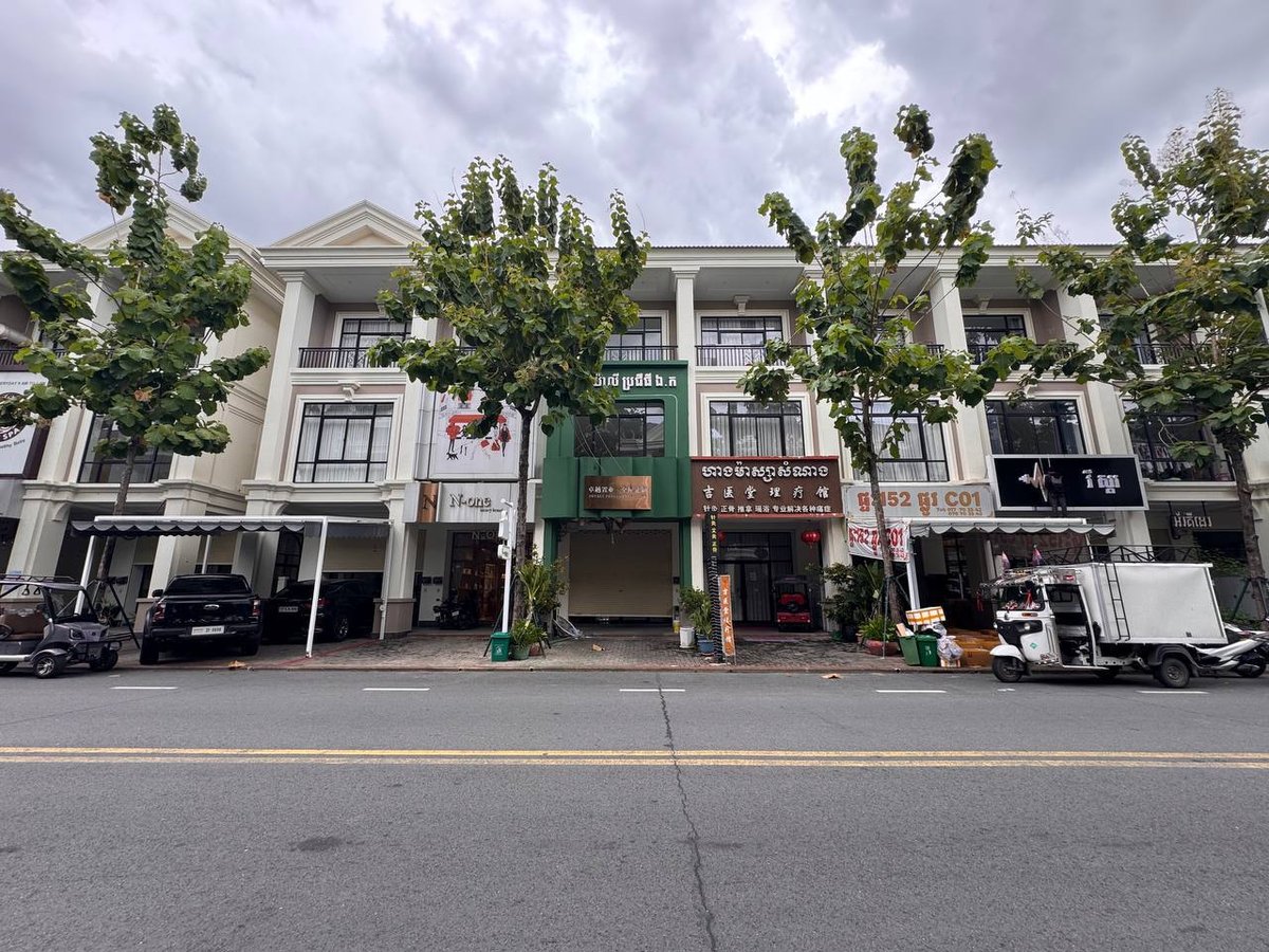 金边一号公路炳发城主街三层店屋对外出租,月租850美元