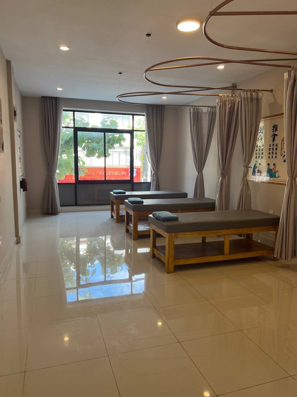 金边一号公路炳发城主街三层店屋对外出租,月租850美元