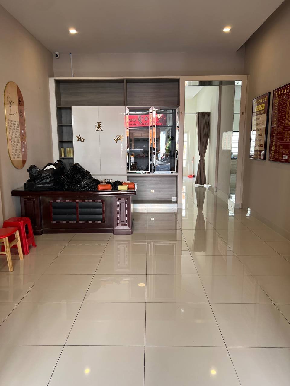 金边一号公路炳发城主街三层店屋对外出租,月租850美元