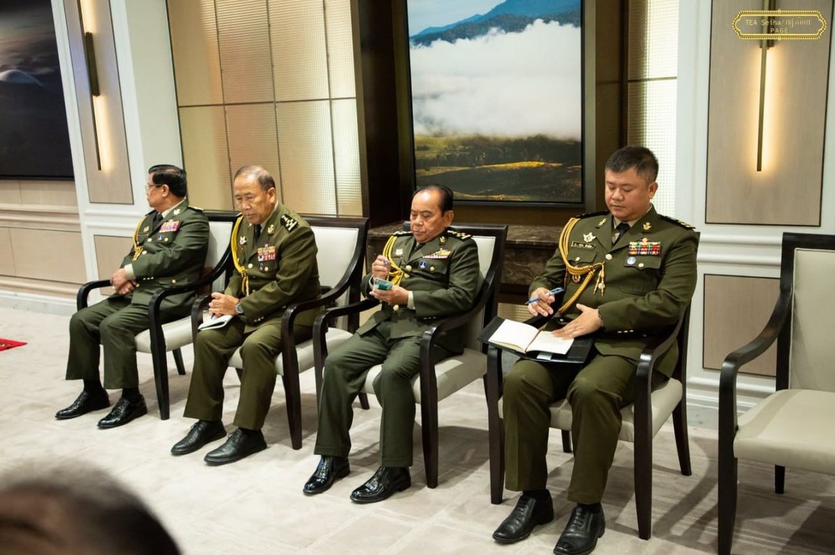 狄西哈与越南国防部长举行双边会谈