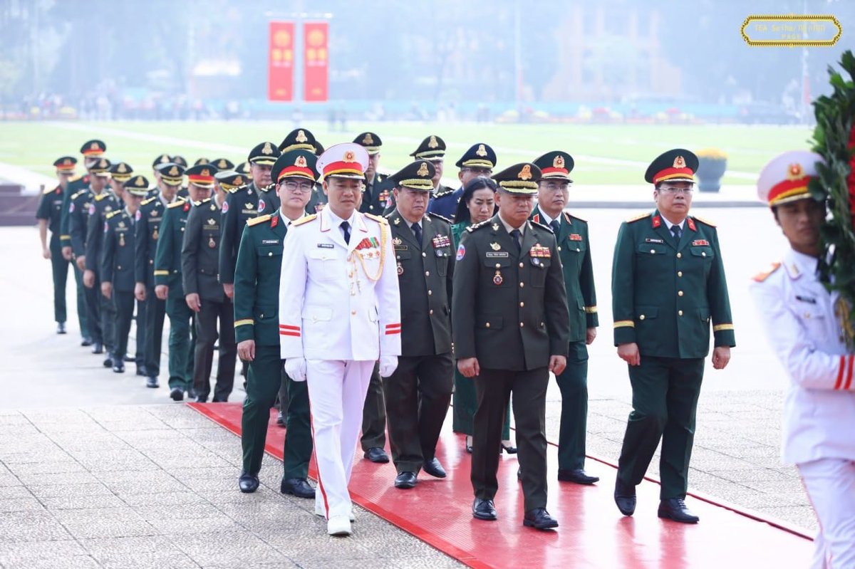 狄西哈部长访问越南 祭奠胡志明主席并开展军事交流