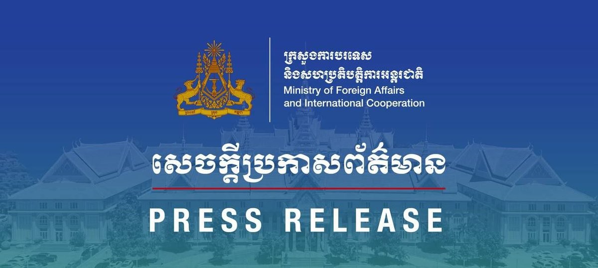 泰国武装力量及僧侣在菩萨省威文县石达乡石达国际口岸区域升起泰
