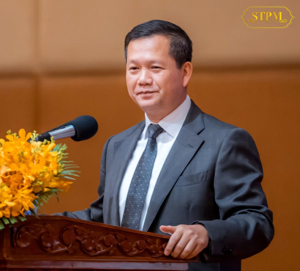 洪玛奈总理支持贡布省长关于在“幸福之手”雕像上增加高棉文化元