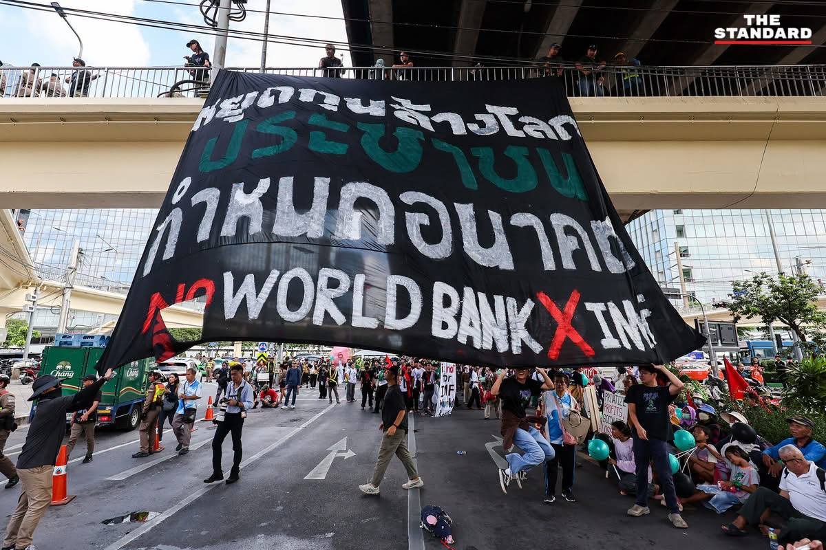 泰国曼谷爆发大规模反政府抗议 局势紧张