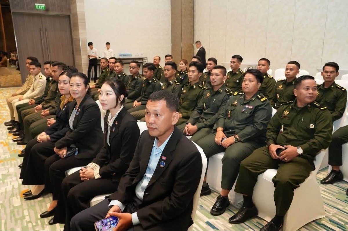 国防部国务秘书赴老挝 慰问柬籍军校学员与留学生