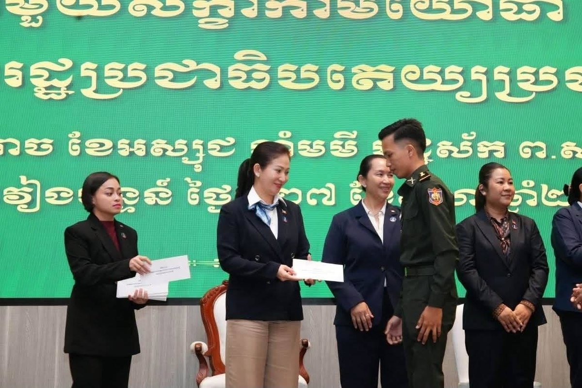 国防部国务秘书赴老挝 慰问柬籍军校学员与留学生