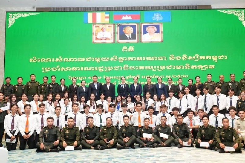 国防部国务秘书赴老挝 慰问柬籍军校学员与留学生