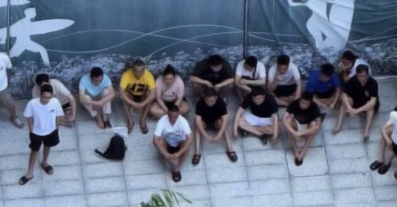 西港U Mall公寓遭警方突击 多名外籍人员被捕