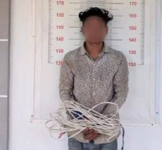 磅士卑省男子持刀偷剪电线被捕