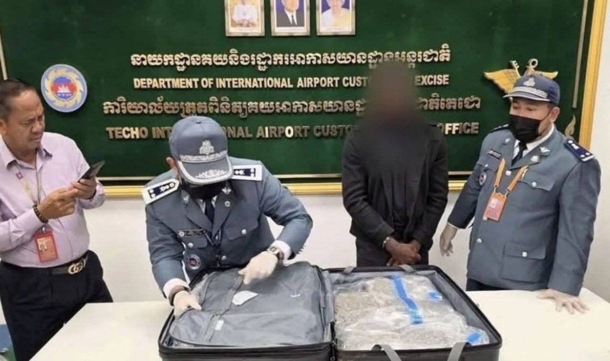 德崇国际机场安检部门查获两名外籍旅客行李中藏匿的48公斤大麻