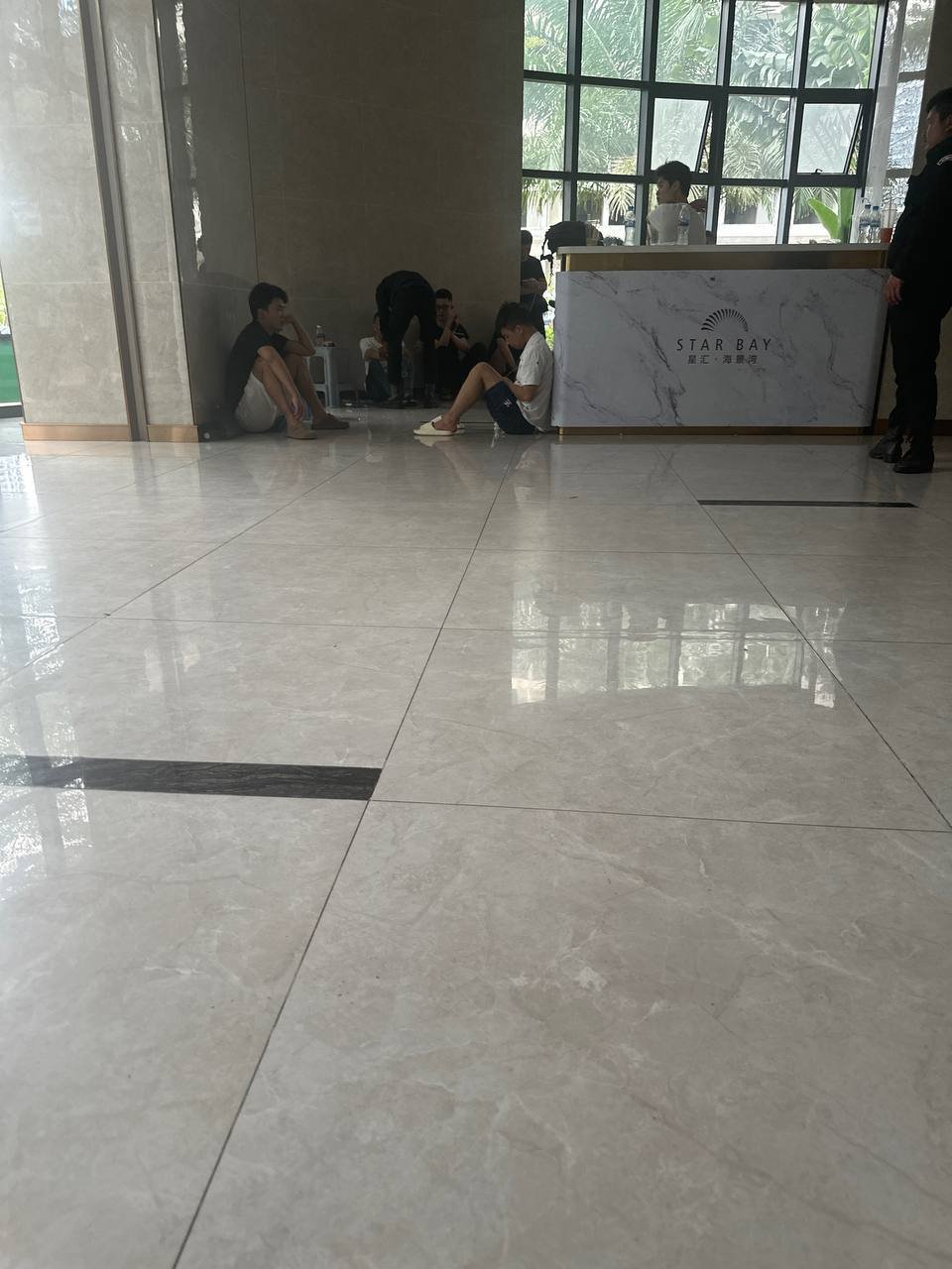 西港星汇海景湾持续检查 现场多人被捆绑