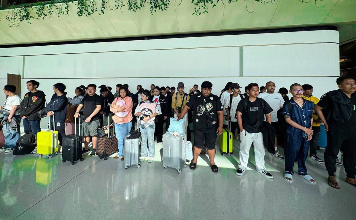 柬埔寨遣返72名印尼网诈人员 含12女性 德崇机场出境