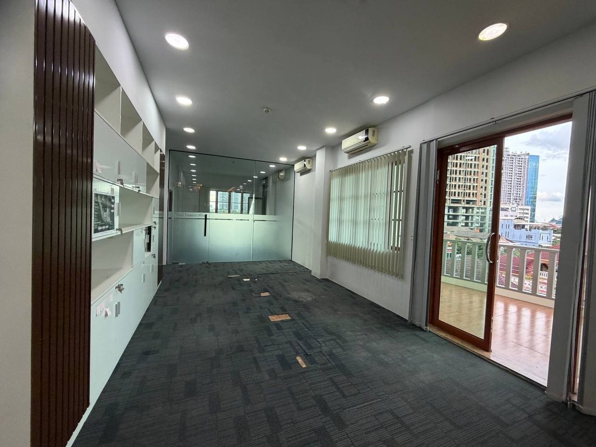 堆谷区355平米大型办公室招租 月租1800美元