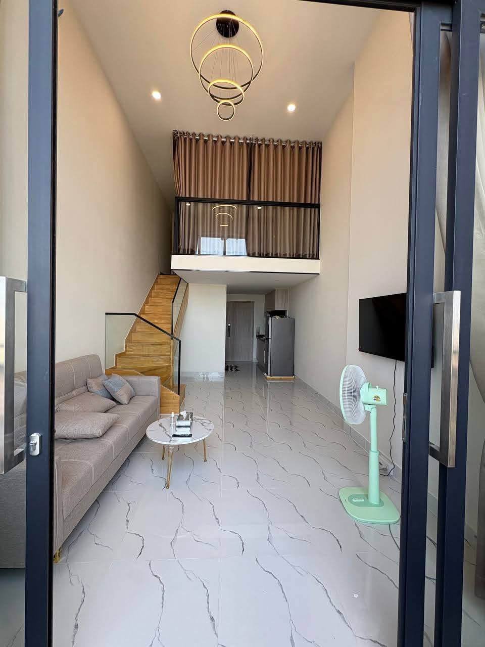 俄罗斯市场旁Condo L Tower两房 月租$370 泳