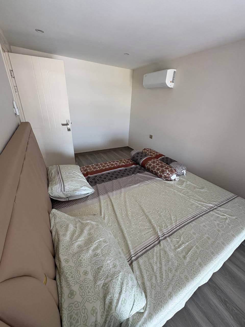 俄罗斯市场旁Condo L Tower两房 月租$370 泳
