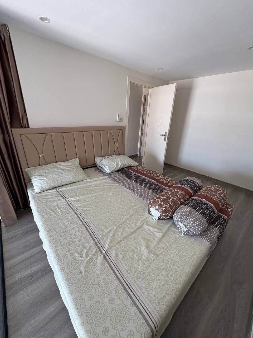 俄罗斯市场旁Condo L Tower两房 月租$370 泳
