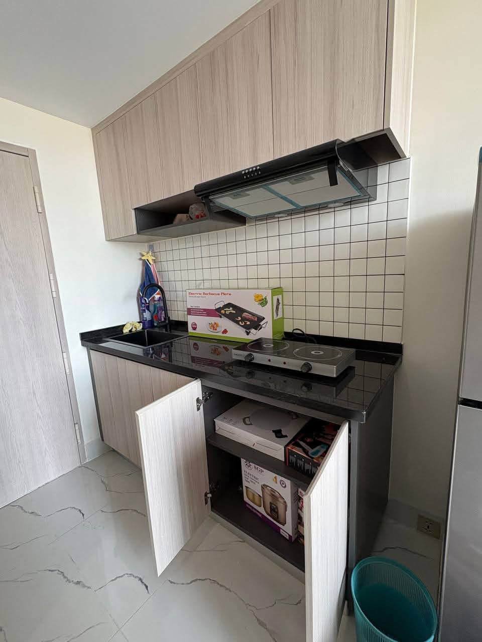 俄罗斯市场旁Condo L Tower两房 月租$370 泳
