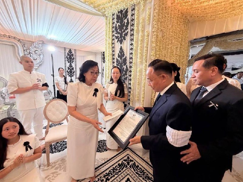 柬埔寨执政党青年工作组赴美出席悼念仪式