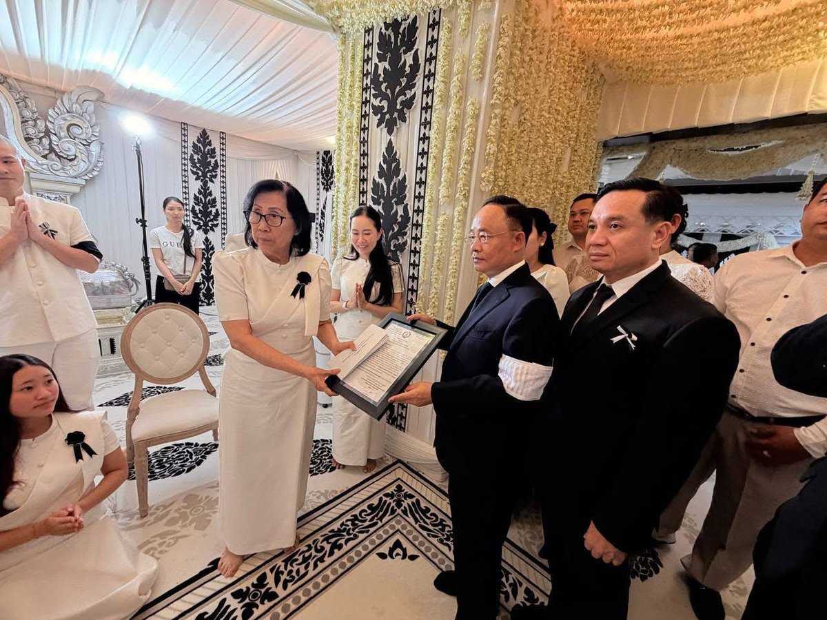 柬埔寨执政党青年工作组赴美出席悼念仪式