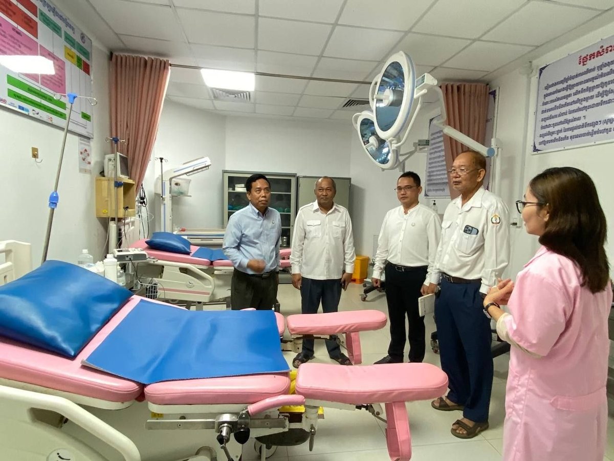 卫生部国务秘书视察奥多棉芷省医院,检查基础设施建设及医疗服务